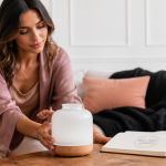 meilleur diffuseur huiles essentielles sans fil sur table bois clair