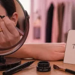 Eye liner comment le mettre : trait maîtrisé sans trembler