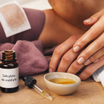 Huile essentielle gaulthérie utilisation : flacon et huile sans brûler la peau