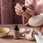 Huiles essentielles pour maigrir : huile de citron sur massage pour drainage et cellulite