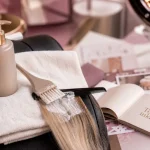 Soin tokio cheveux : crème sur cheveux décolorés en salon et à la maison