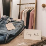 Marque jean femme : coupe idéale en cabine d’essayage